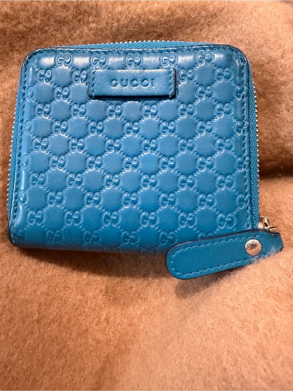 Gucci Blue / Turquoise Embossed GG compact Zip-Around Wallet. Stunning color!